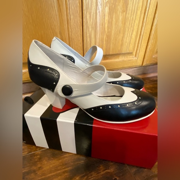 LOLA RAMONA MARY JANE SPATS SPECTATOR RETRO VINTAGE PUMPS HEELS NIB - Picture 12 of 16